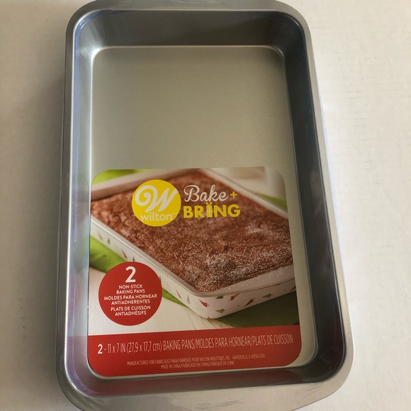 2 Wilton Bake n Bring Holiday Pans - Picture 1 of 7